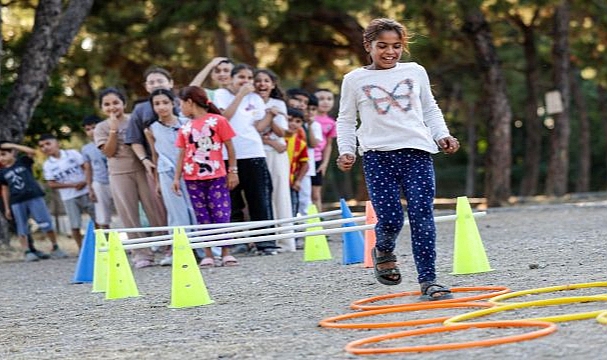 Çocuklar Kadifekale’de doyasıya eğlendi