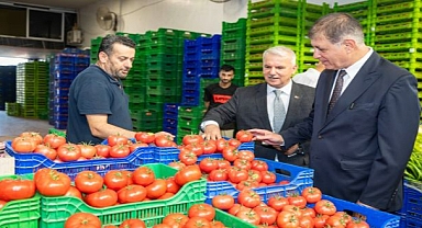 Başkan Tugay İzmir’in hal esnafıyla buluştu