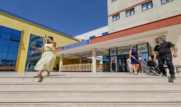 Görme engellilere rehberlik edecek personele özel eğitim