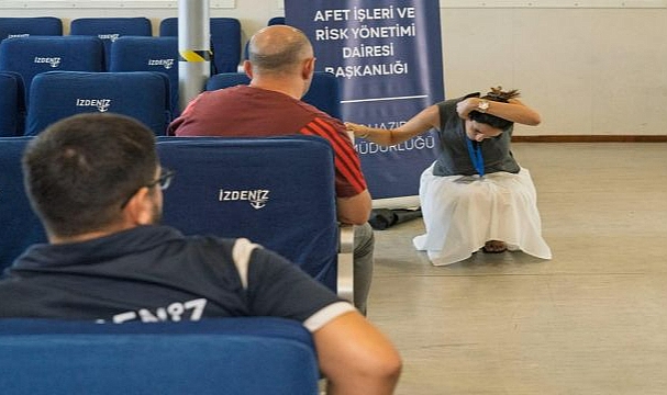 İZDENİZ personeline afet ve yangın eğitimi