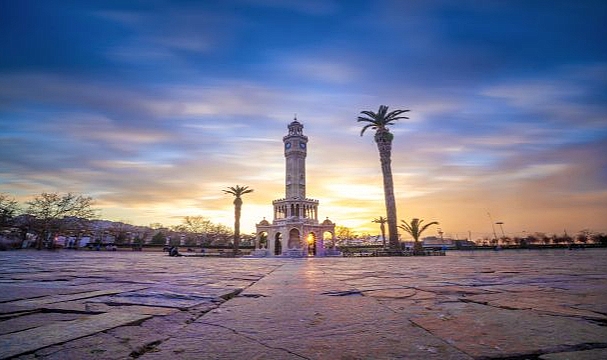 İzmir’in dijital rehberi yenilendi