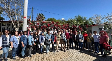 İzmir’in emeklileri kenti keşfetmeye devam ediyor