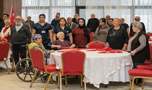 Huzurevinde coşkulu 29 Ekim balosu