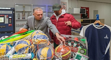 İzmir Büyükşehir Belediyesi’nden okullara 37 milyon TL’lik spor malzemesi desteği