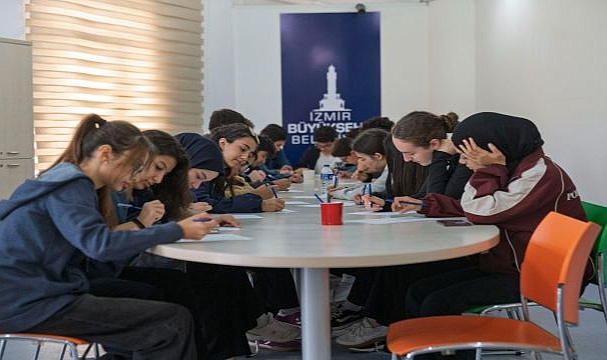 İzmir’de empati parkuru: Engelleri deneyimleyerek fark ediyorlar