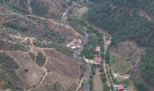 İzmir'in en uzak yolu yenilendi