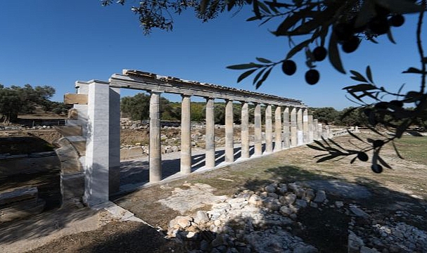 Teos’un taşları 2 bin 200 yıllık tarihi gün yüzüne çıkarıyor
